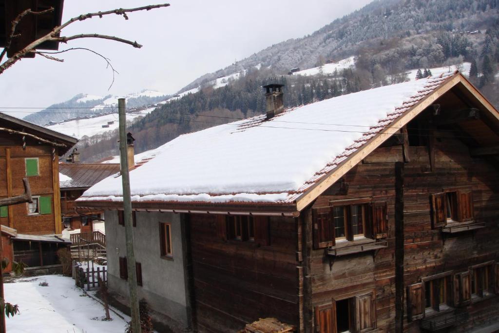 Bnb Hasatrog Jenaz Exterior photo